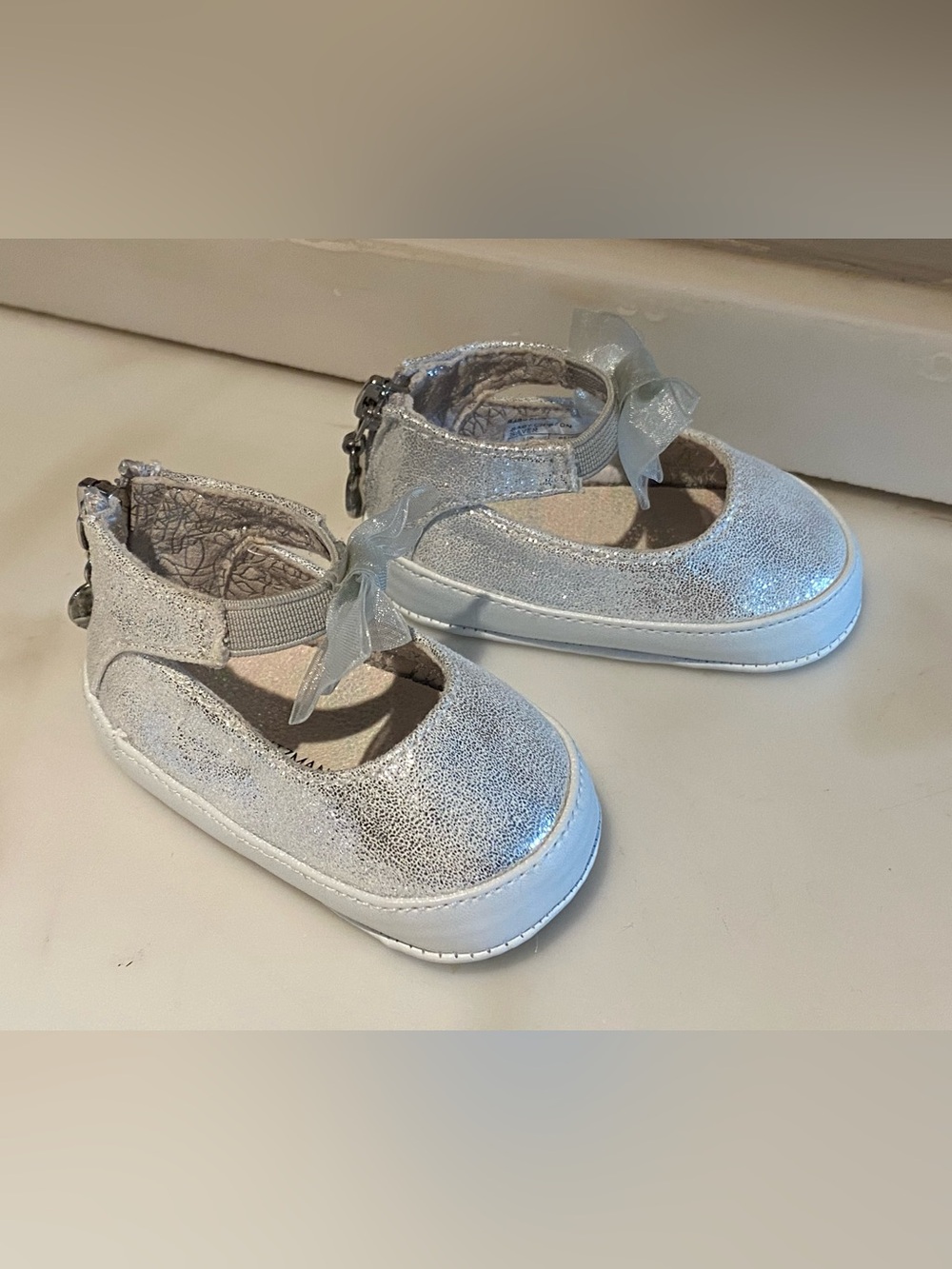 STUART WEITZMAN “Baby Chiffon” Silver Baby Shoes, Size 1